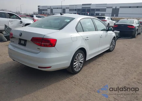 2015 Volkswagen Jetta 1.8T Se z USA, uszkodzony, nr VIN 3VWD07AJ2FM212449